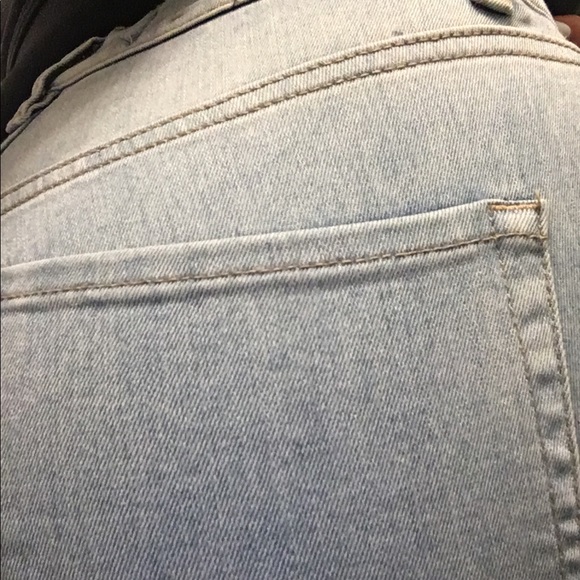 Garage lightwash skinny jeans. - Picture 3 of 5